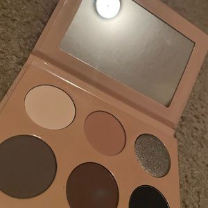 KKW Beauty pallet